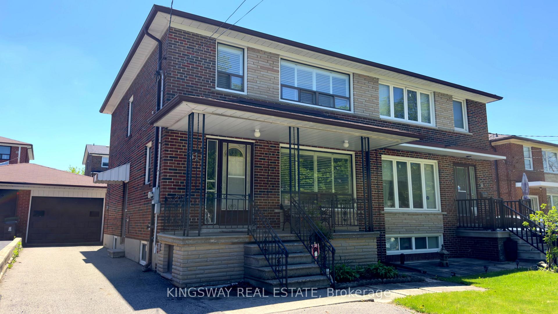 Photo 3 of 31 Quinan Drive, North York, Maple Leaf — HOMEH
