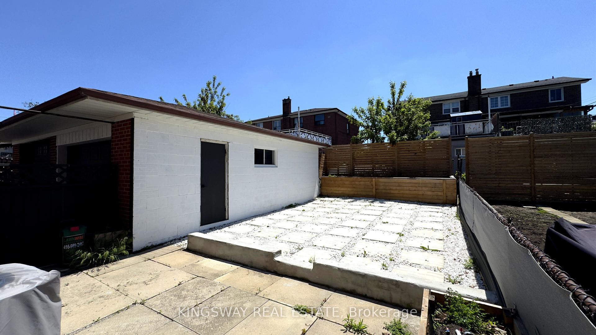 Photo 24 of 31 Quinan Drive, North York, Maple Leaf — HOMEH