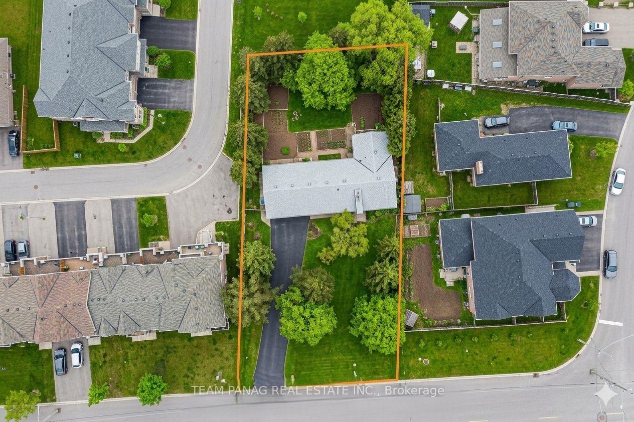 Photo 3 of 3377 Mayfield Road, Brampton, Snelgrove — HOMEH