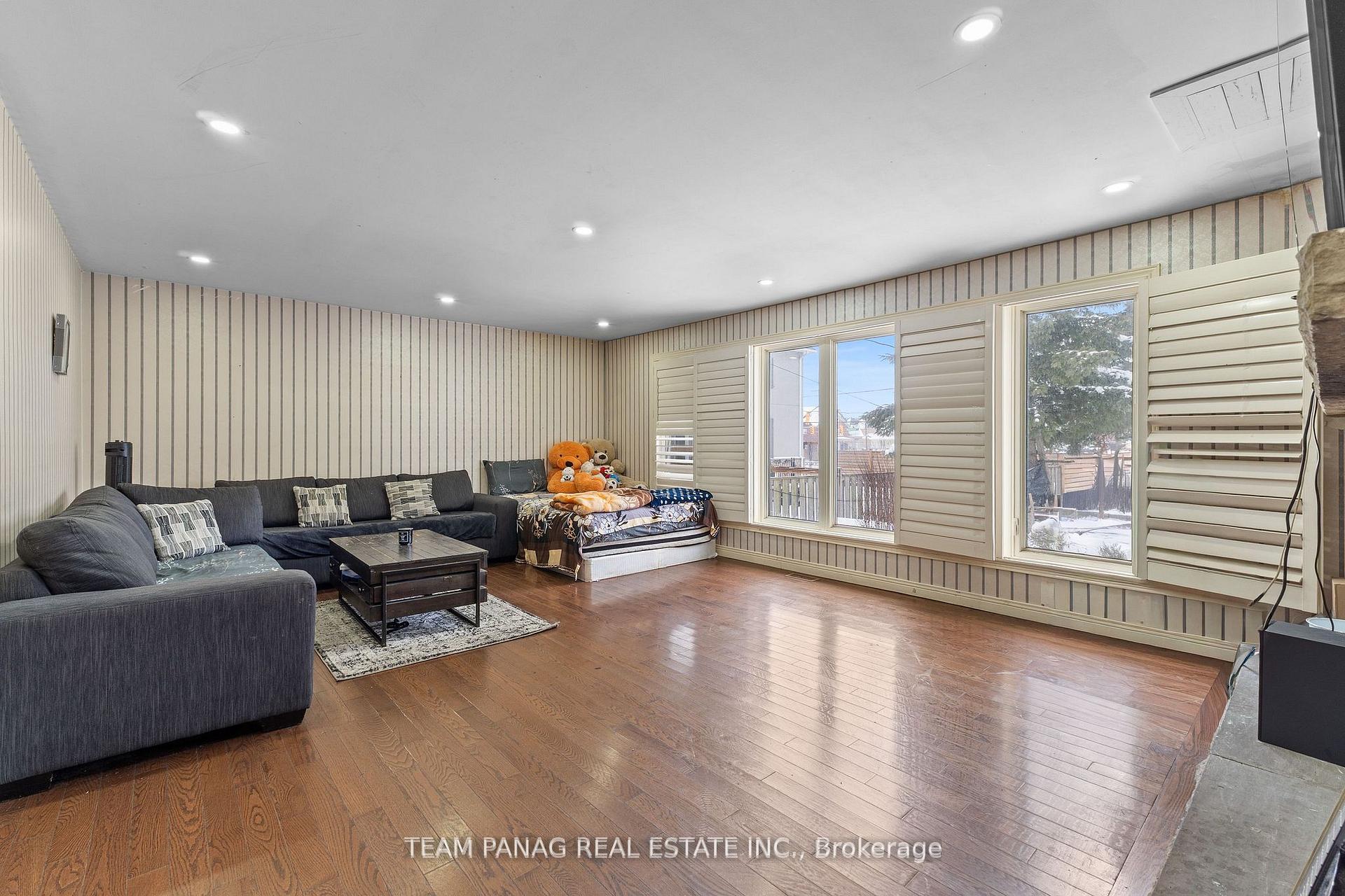 Photo 8 of 3377 Mayfield Road, Brampton, Snelgrove — HOMEH