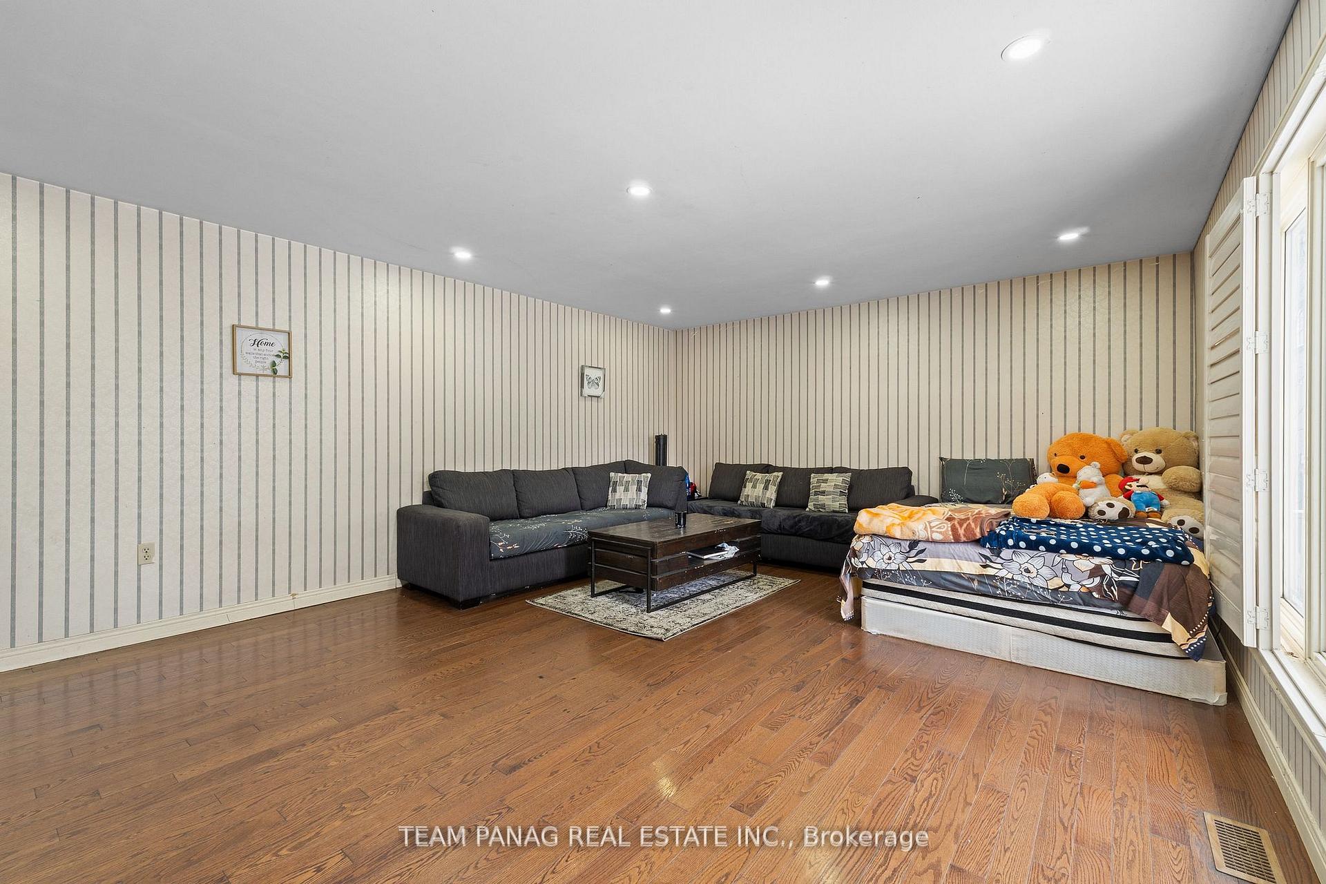 Photo 10 of 3377 Mayfield Road, Brampton, Snelgrove — HOMEH