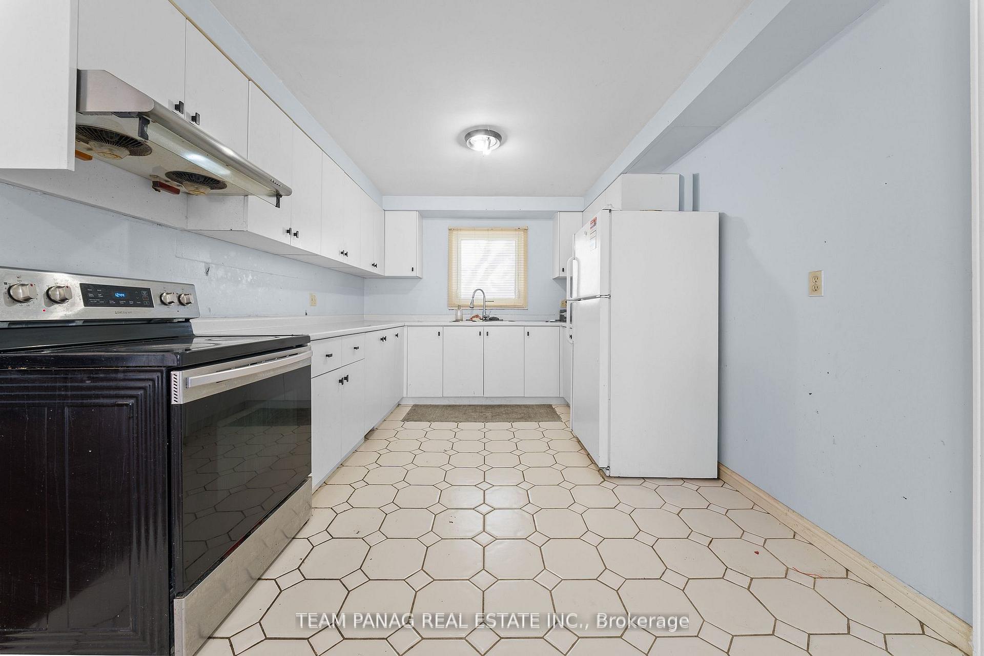 Photo 12 of 3377 Mayfield Road, Brampton, Snelgrove — HOMEH