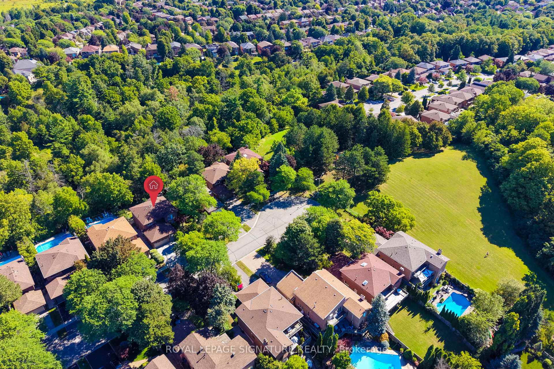 Photo 2 of 16 Ravencliffe Road, Markham, Aileen-Willowbrook — HOMEH