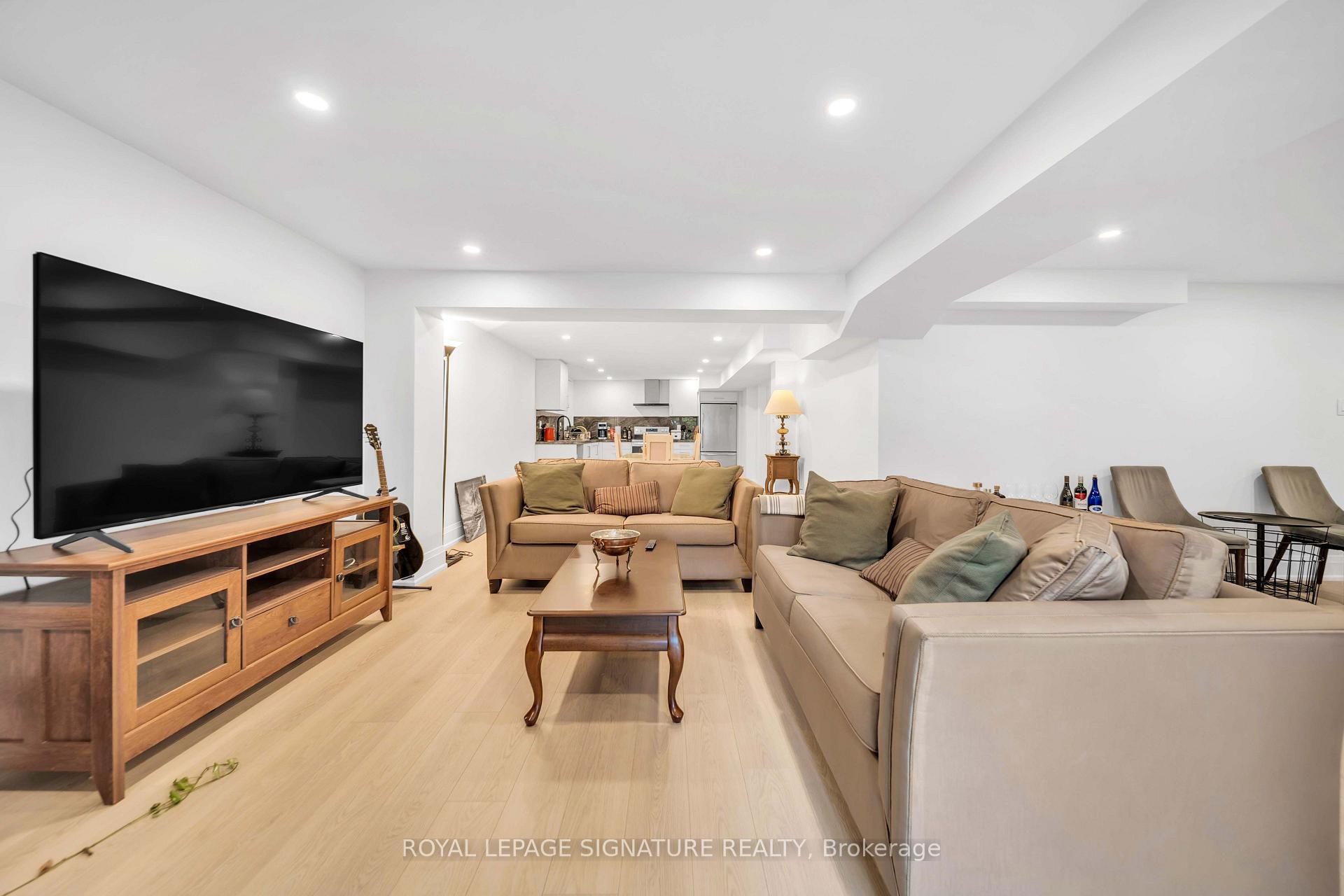 Photo 37 of 16 Ravencliffe Road, Markham, Aileen-Willowbrook — HOMEH