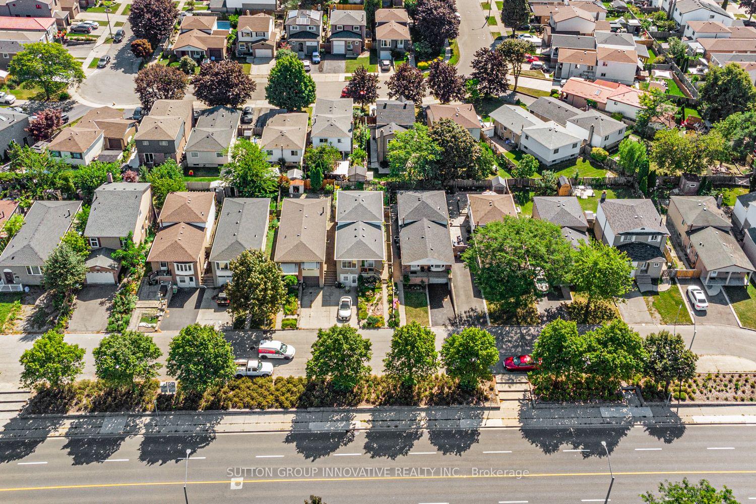 Photo 2 of 703 Upper Wentworth Street, Hamilton, Burkholme — HOMEH
