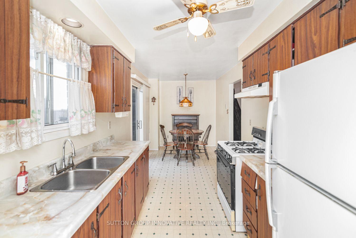 Photo 11 of 703 Upper Wentworth Street, Hamilton, Burkholme — HOMEH