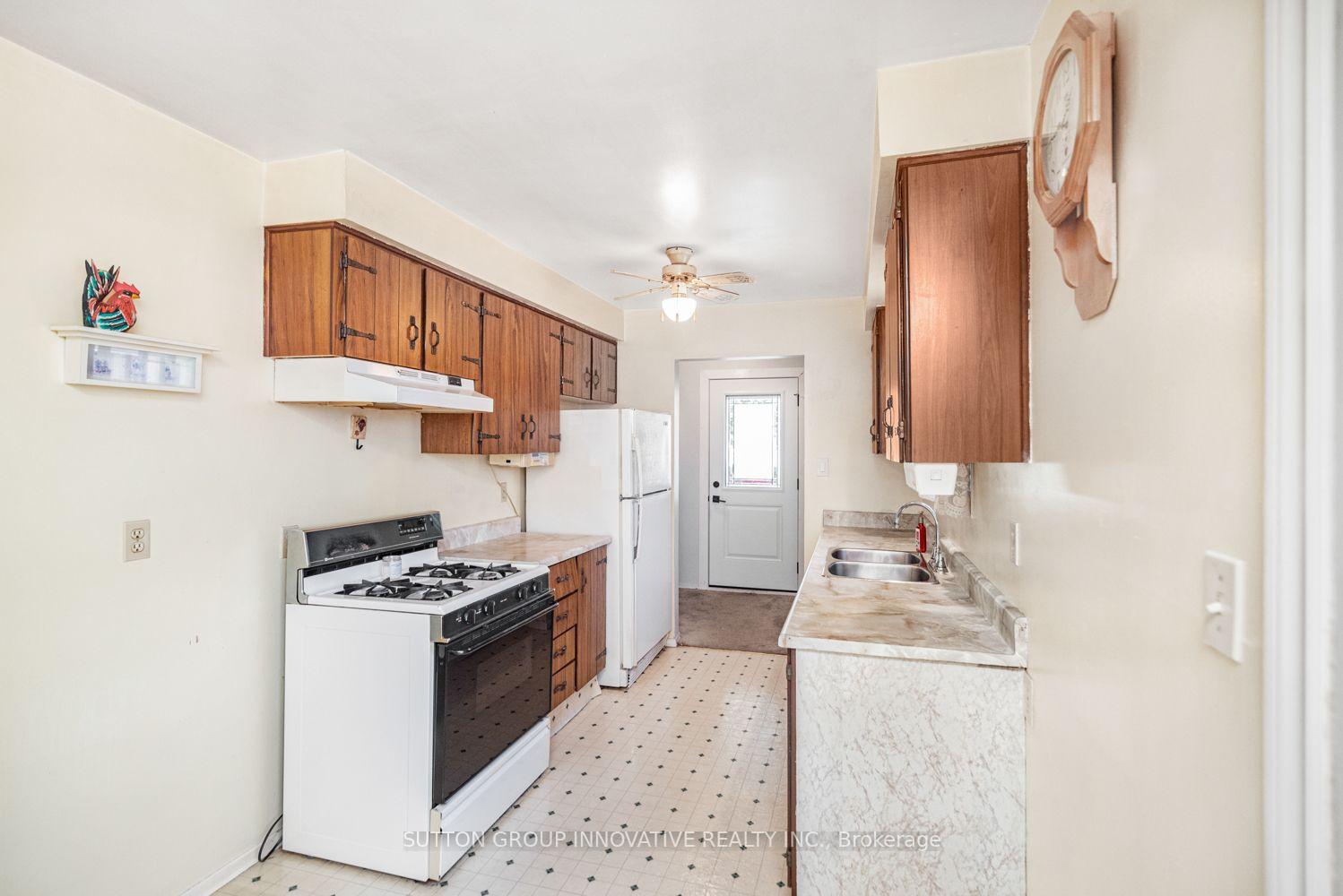 Photo 12 of 703 Upper Wentworth Street, Hamilton, Burkholme — HOMEH
