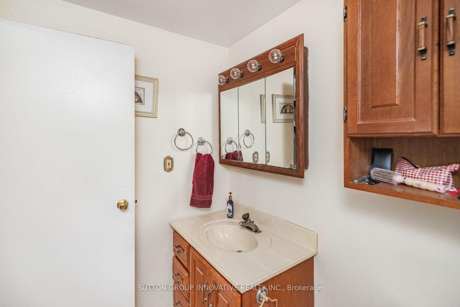 Photo 20 of 703 Upper Wentworth Street, Hamilton, Burkholme — HOMEH