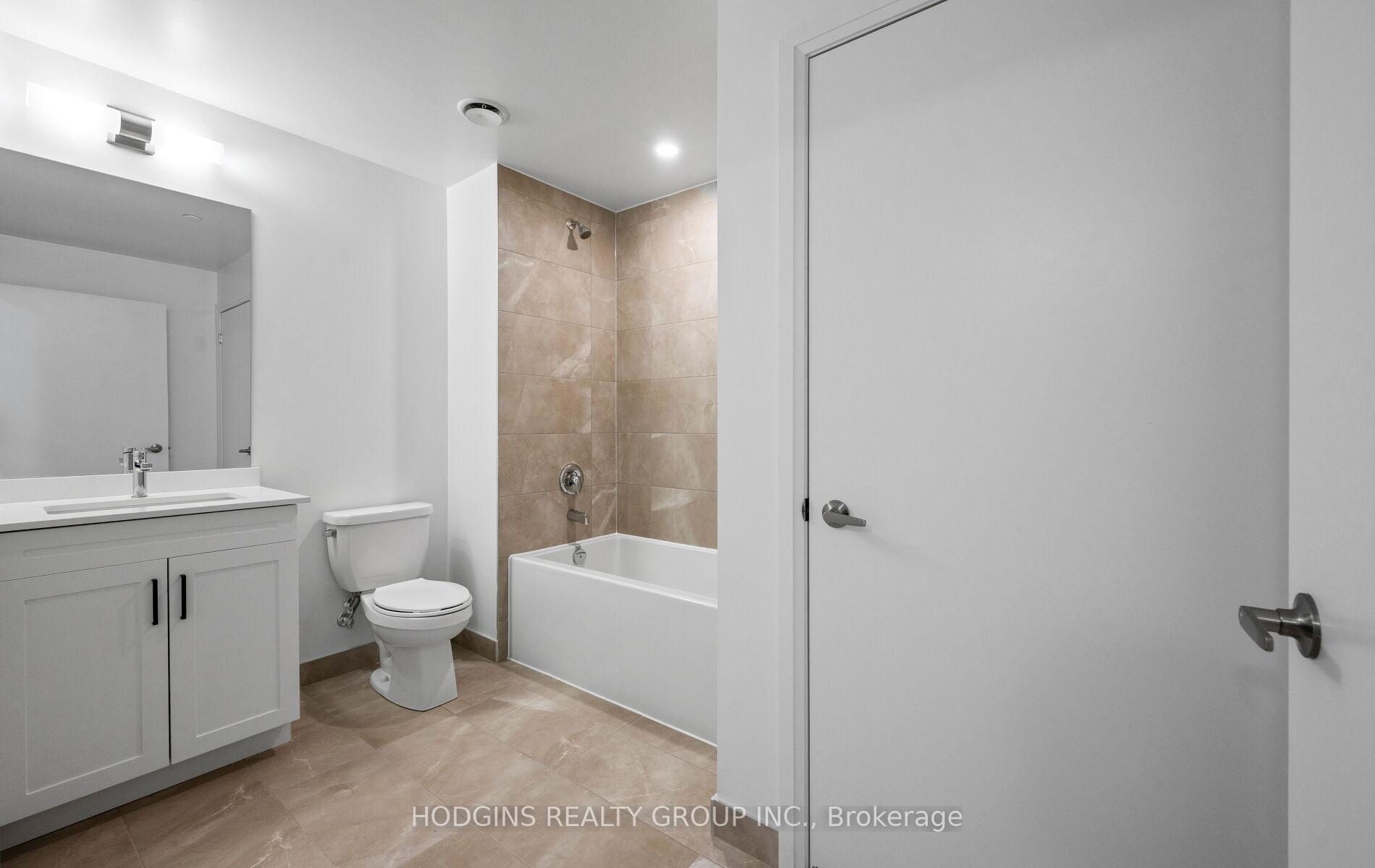 Photo 3 of Unit 1714, 1035 Southdown Road, Mississauga, Clarkson — HOMEH