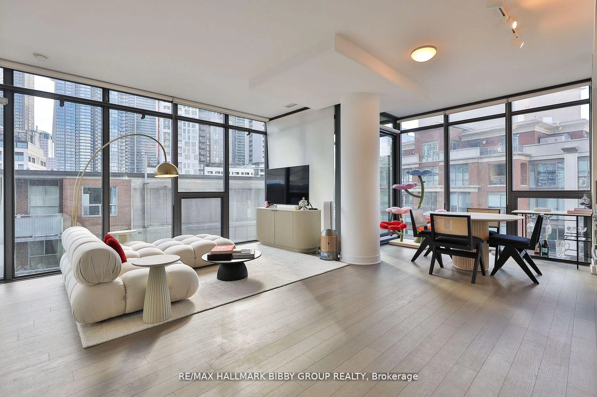 Photo 2 of Unit 710, 15 Beverley Street, Toronto, Kensington-Chinatown — HOMEH