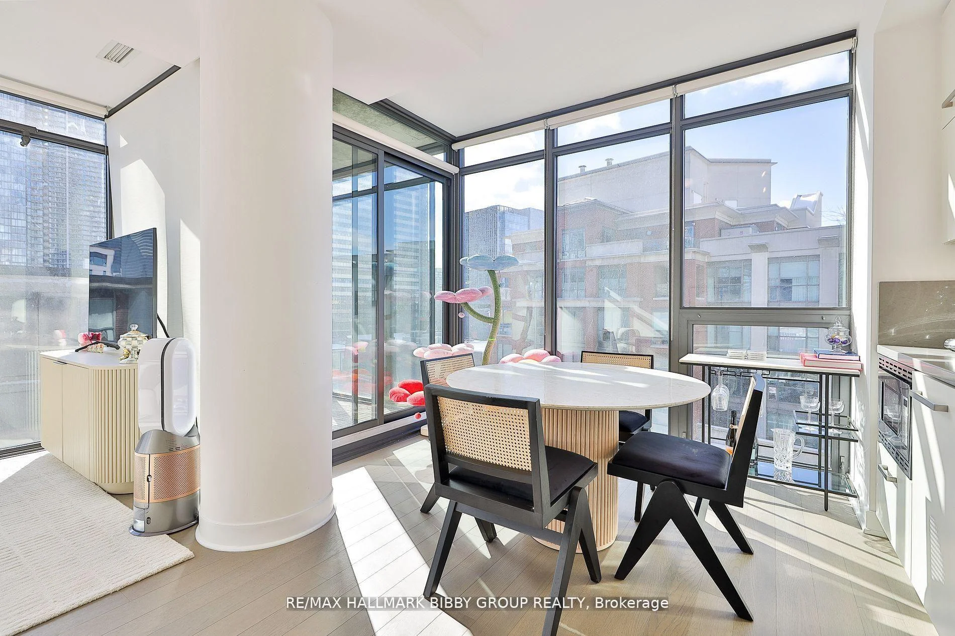 Photo 10 of Unit 710, 15 Beverley Street, Toronto, Kensington-Chinatown — HOMEH