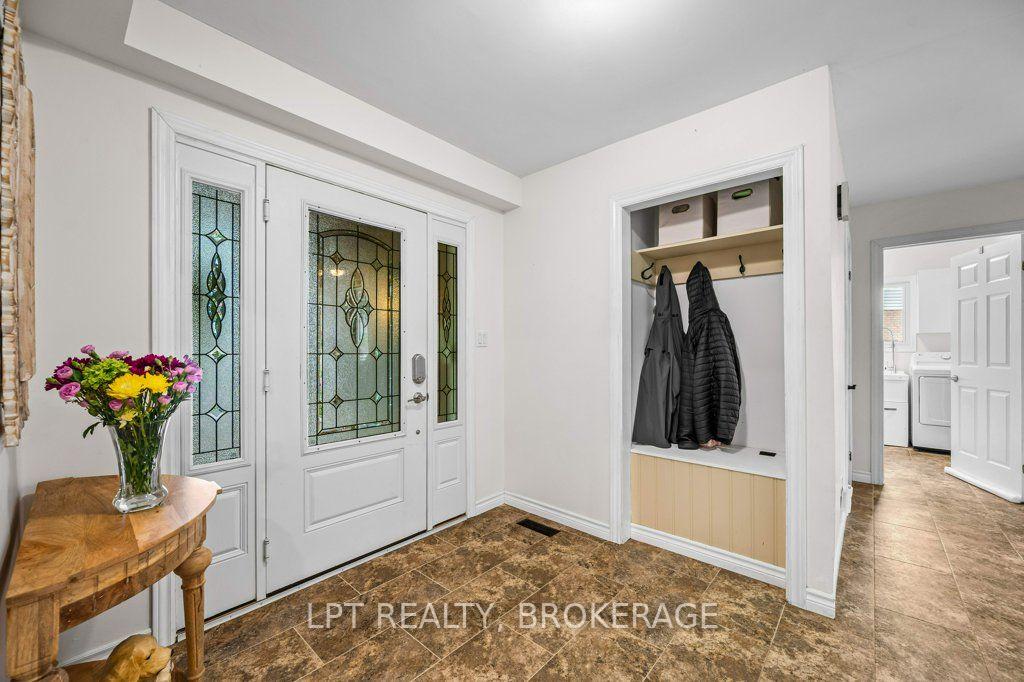 Photo 8 of 780 Muirfield Crescent, Kingston, East Gardiners Rd — HOMEH