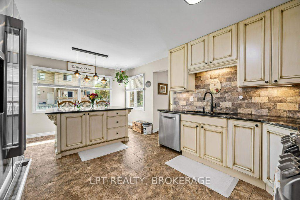 Photo 11 of 780 Muirfield Crescent, Kingston, East Gardiners Rd — HOMEH
