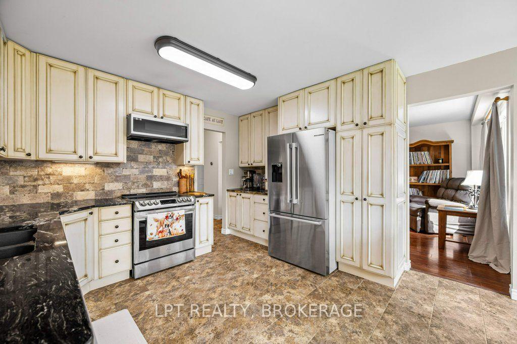 Photo 12 of 780 Muirfield Crescent, Kingston, East Gardiners Rd — HOMEH