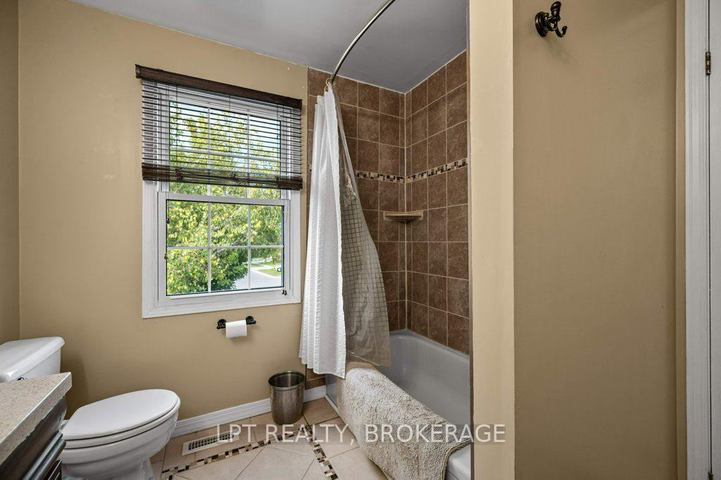 Photo 31 of 780 Muirfield Crescent, Kingston, East Gardiners Rd — HOMEH
