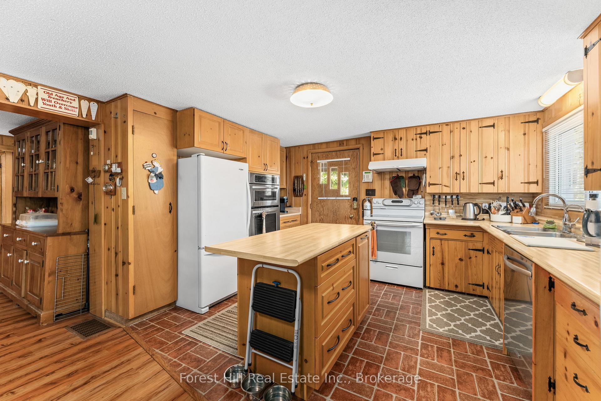 Photo 9 of 1062 Pine Lake Road, Gravenhurst, Muskoka (S) — HOMEH