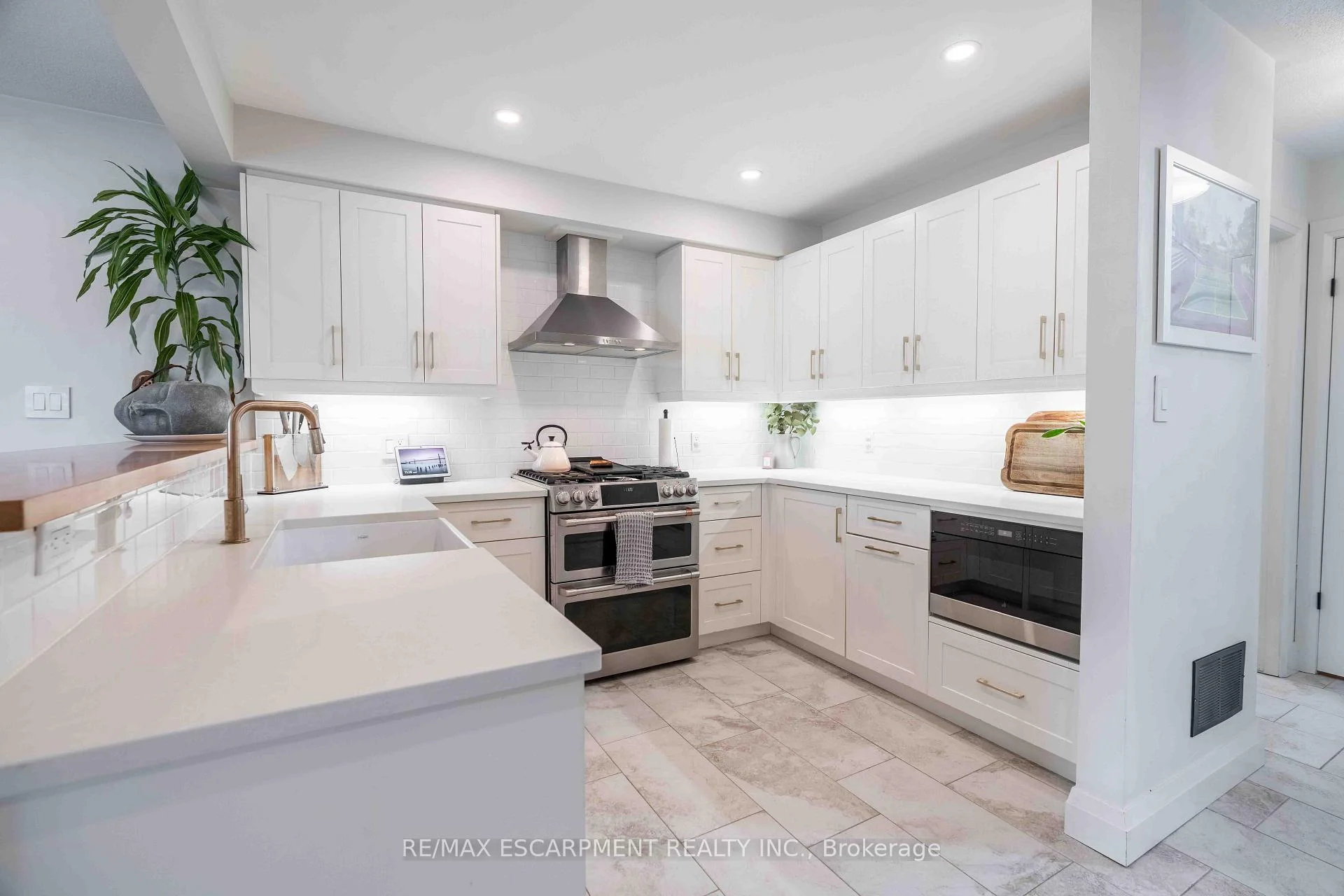Photo 12 of 136 Braemar Avenue, Haldimand — HOMEH