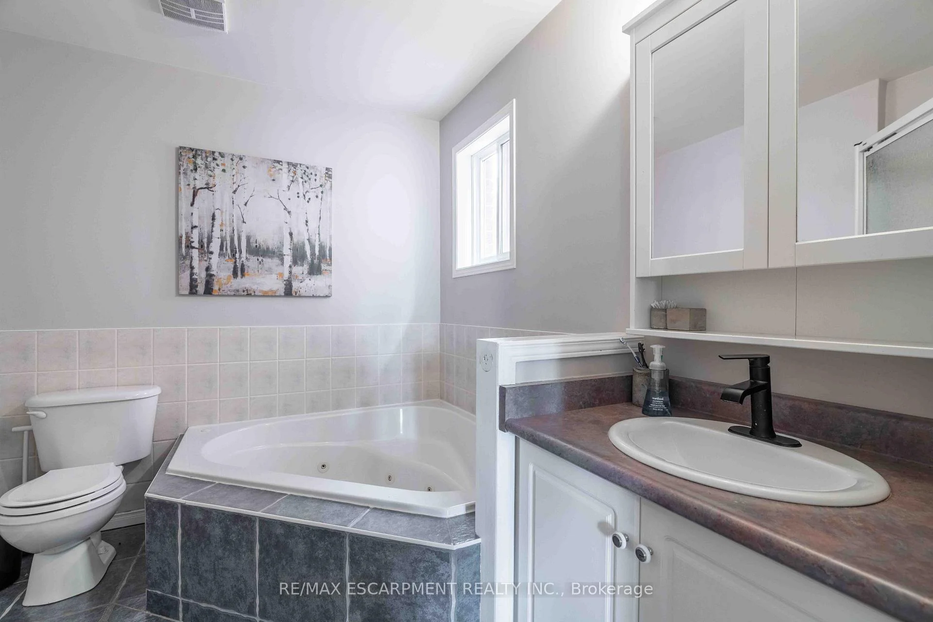 Photo 22 of 136 Braemar Avenue, Haldimand — HOMEH