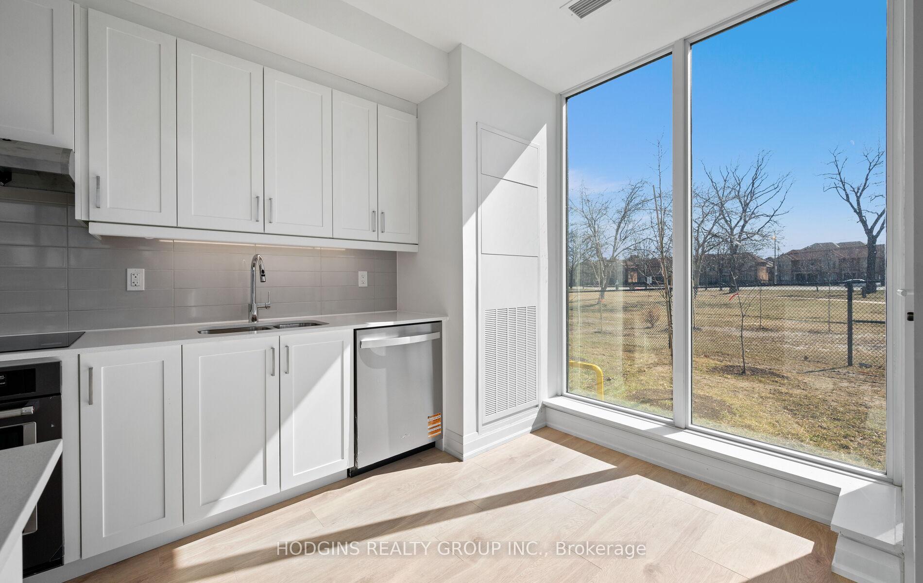 Photo 3 of Unit 106, 1035 Southdown Road, Mississauga, Clarkson — HOMEH