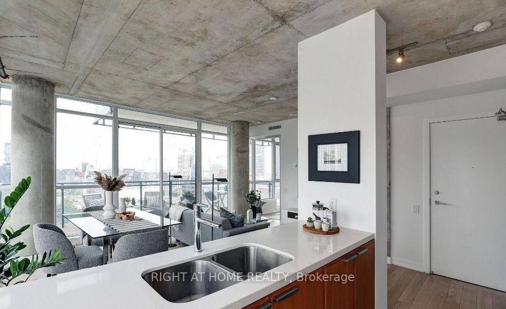 Photo 4 of Unit 1305, 318 King Street E, Toronto, Moss Park — HOMEH