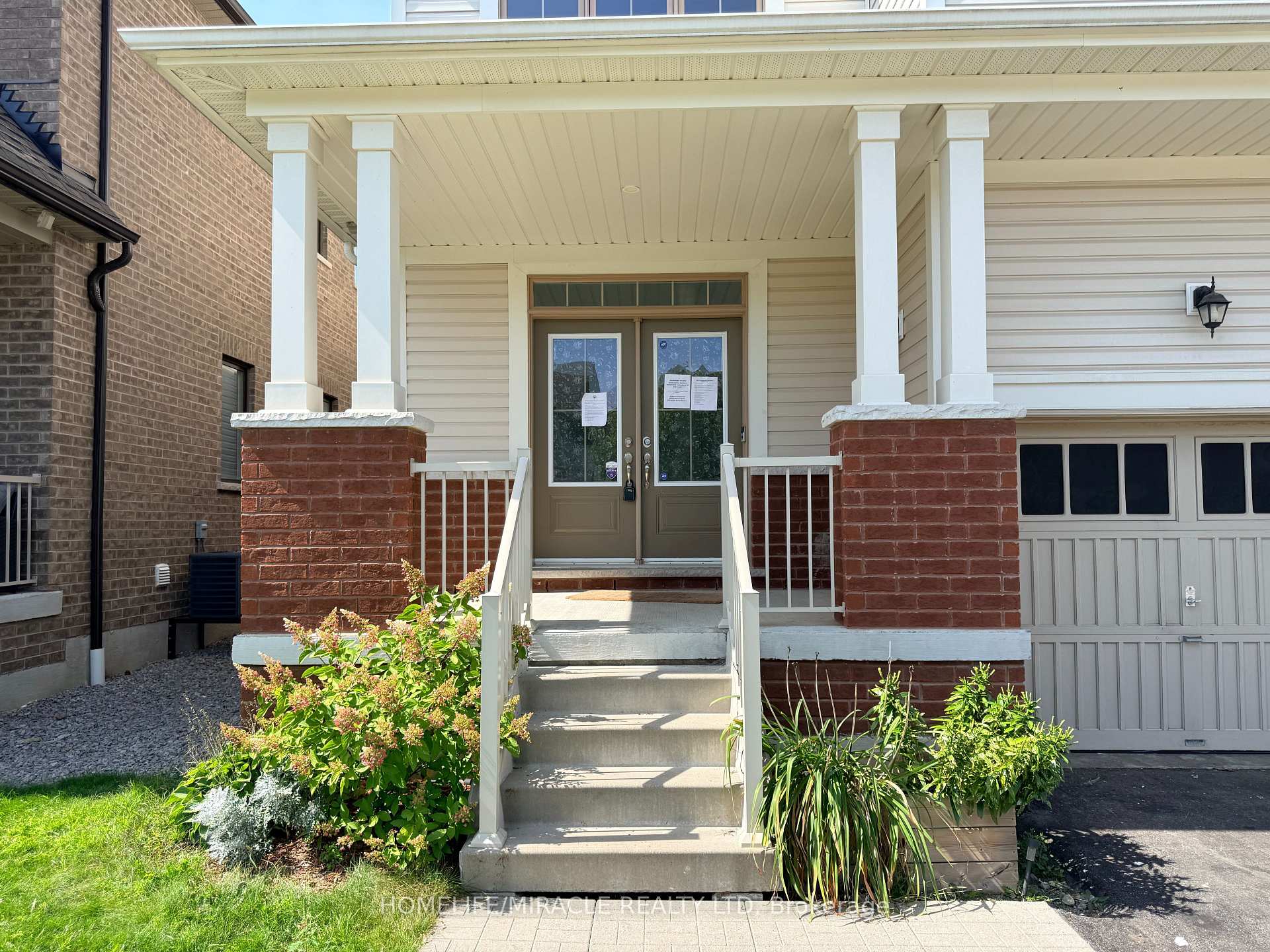 Photo 2 of 42 Arthur Mclaughlin Street, Clarington, Bowmanville — HOMEH