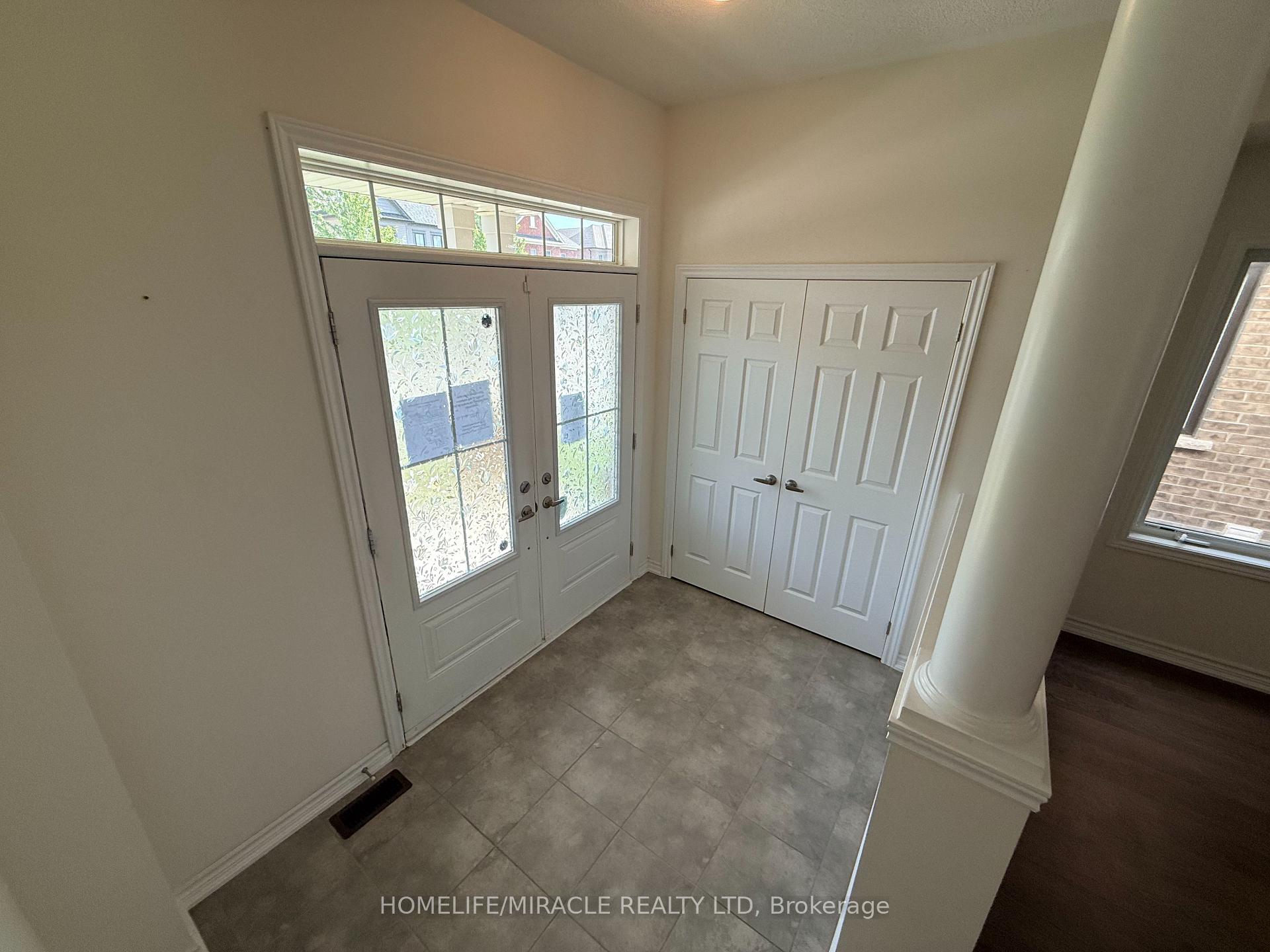 Photo 4 of 42 Arthur Mclaughlin Street, Clarington, Bowmanville — HOMEH