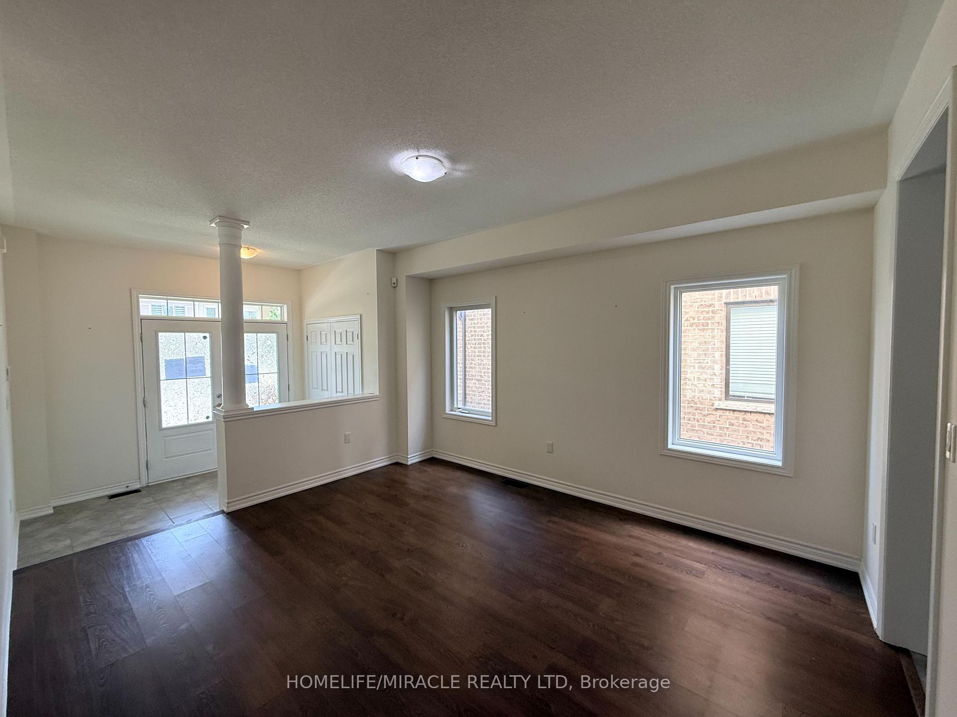 Photo 7 of 42 Arthur Mclaughlin Street, Clarington, Bowmanville — HOMEH
