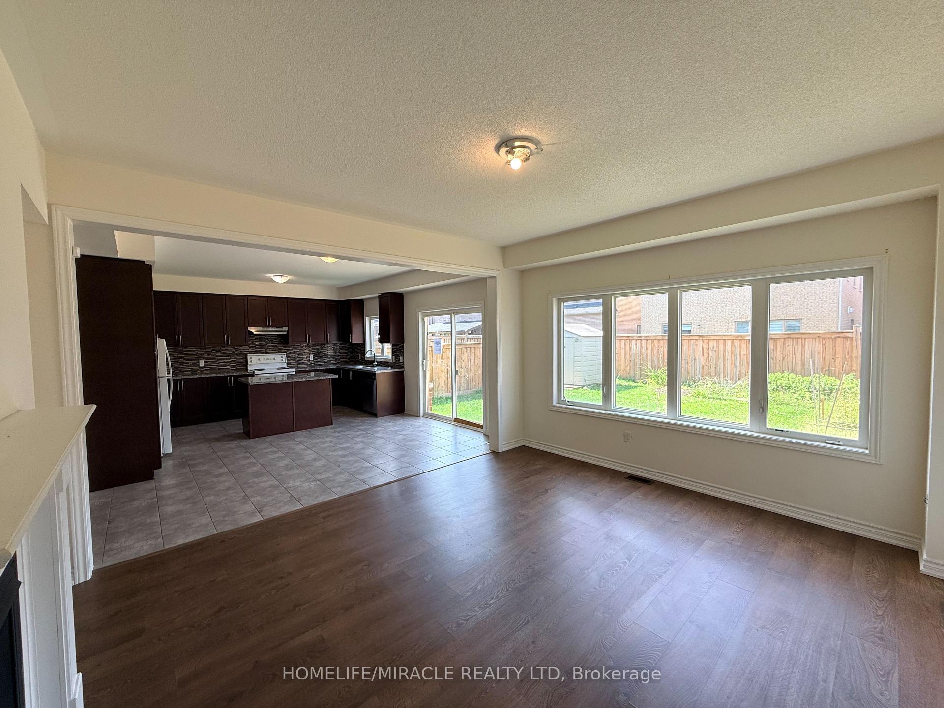 Photo 13 of 42 Arthur Mclaughlin Street, Clarington, Bowmanville — HOMEH