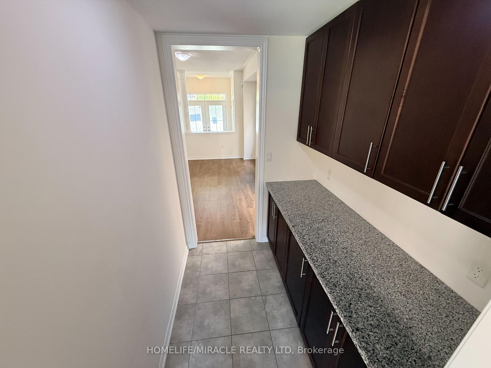 Photo 16 of 42 Arthur Mclaughlin Street, Clarington, Bowmanville — HOMEH