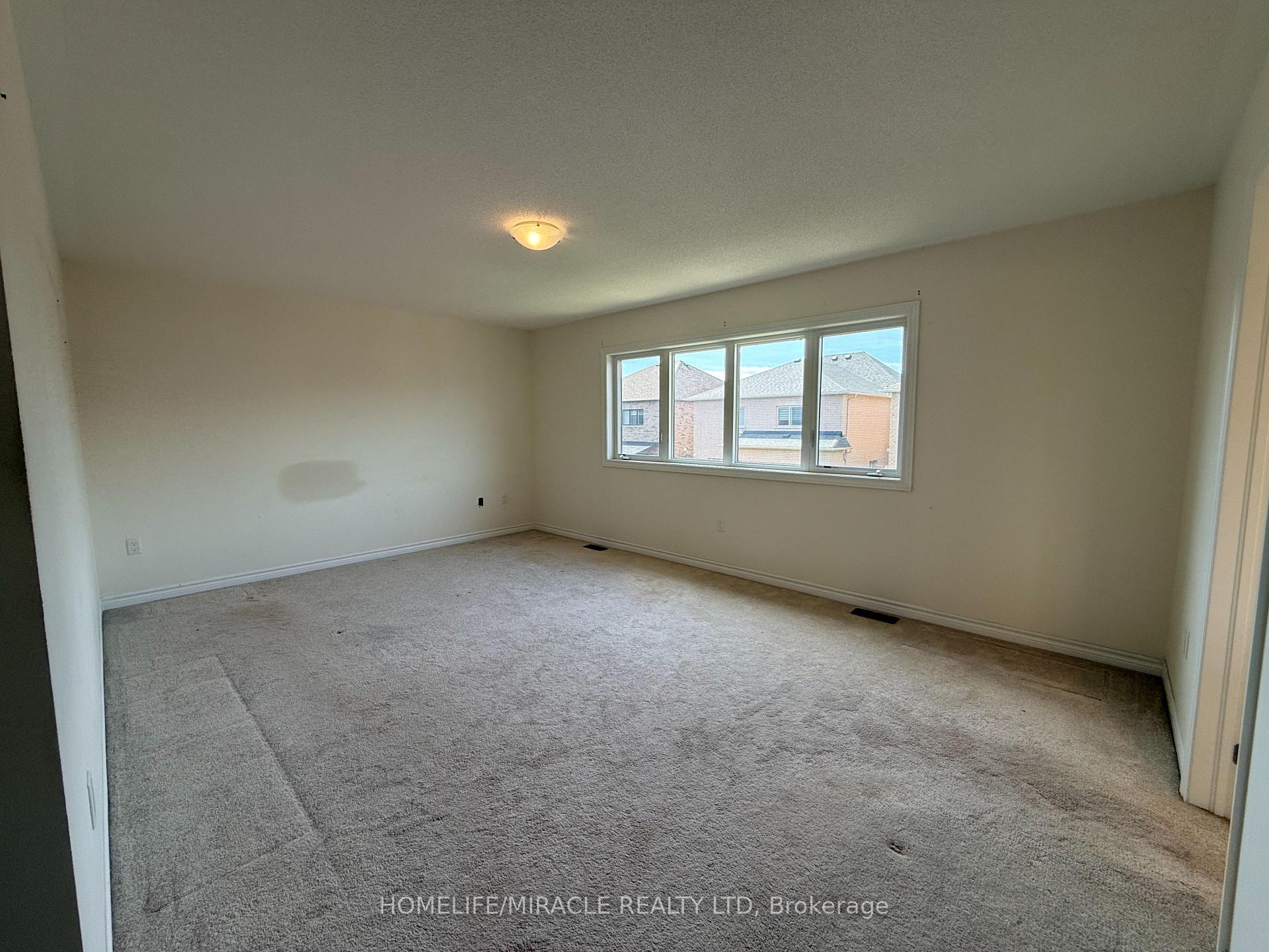 Photo 18 of 42 Arthur Mclaughlin Street, Clarington, Bowmanville — HOMEH