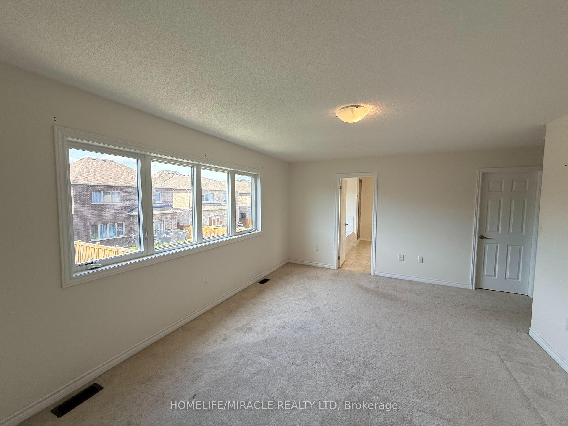 Photo 19 of 42 Arthur Mclaughlin Street, Clarington, Bowmanville — HOMEH