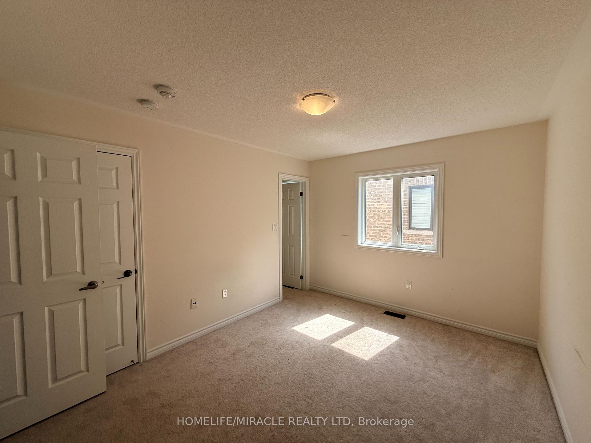 Photo 22 of 42 Arthur Mclaughlin Street, Clarington, Bowmanville — HOMEH