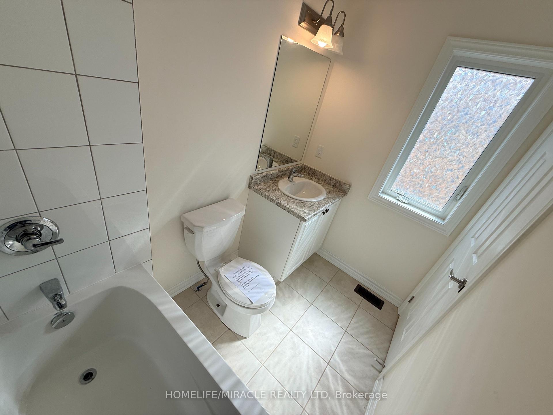 Photo 23 of 42 Arthur Mclaughlin Street, Clarington, Bowmanville — HOMEH