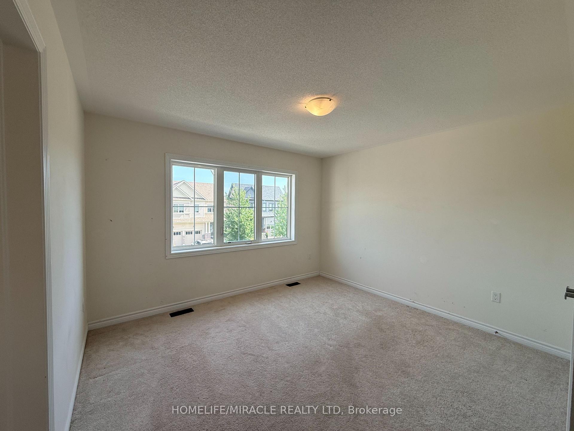 Photo 24 of 42 Arthur Mclaughlin Street, Clarington, Bowmanville — HOMEH