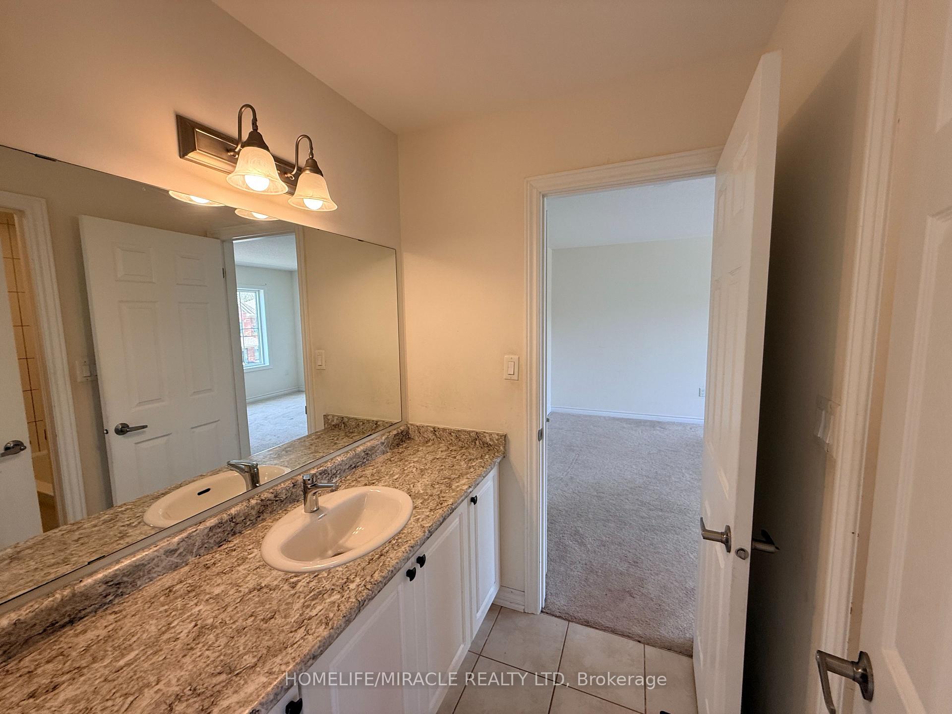 Photo 25 of 42 Arthur Mclaughlin Street, Clarington, Bowmanville — HOMEH