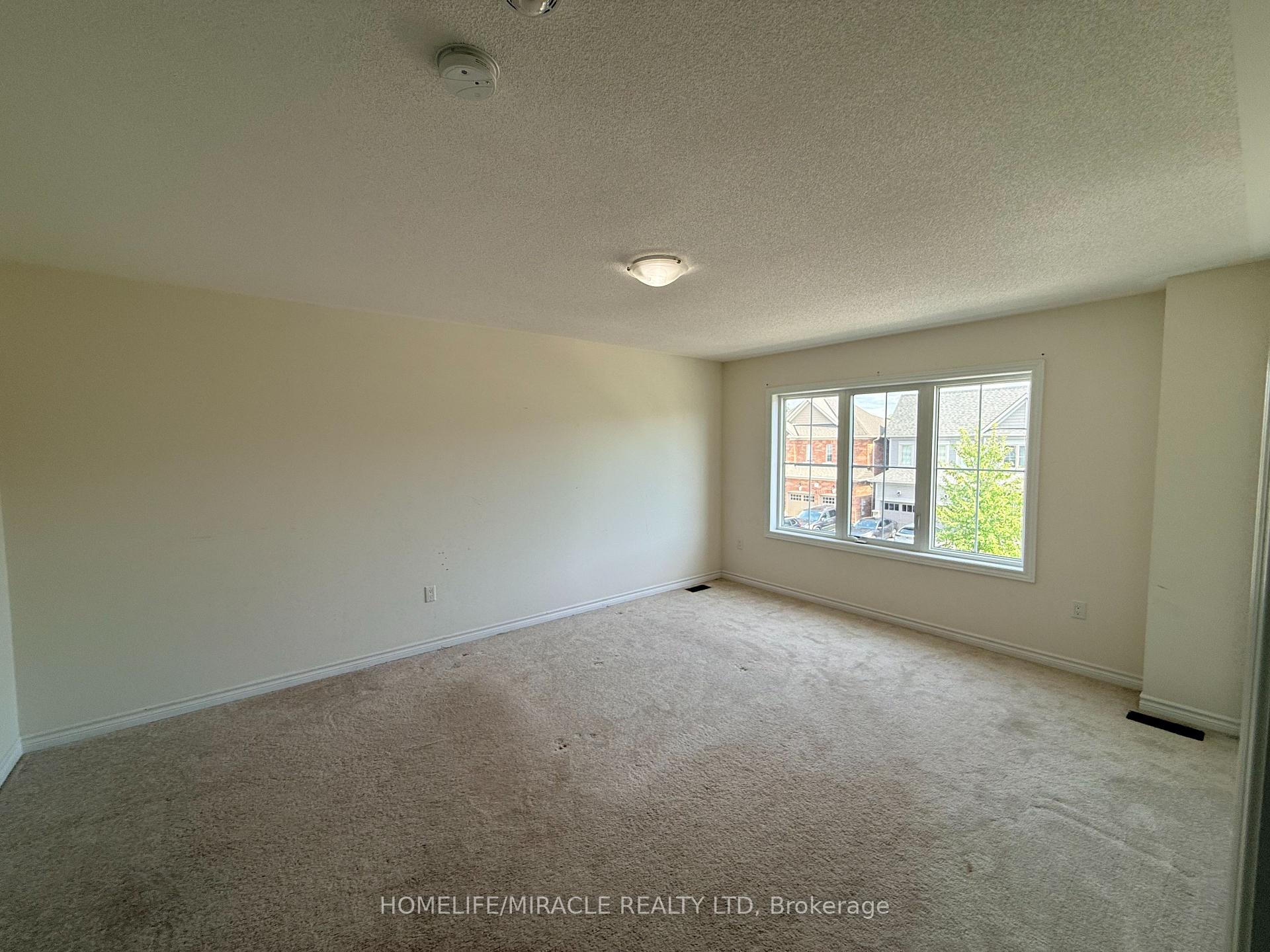 Photo 27 of 42 Arthur Mclaughlin Street, Clarington, Bowmanville — HOMEH