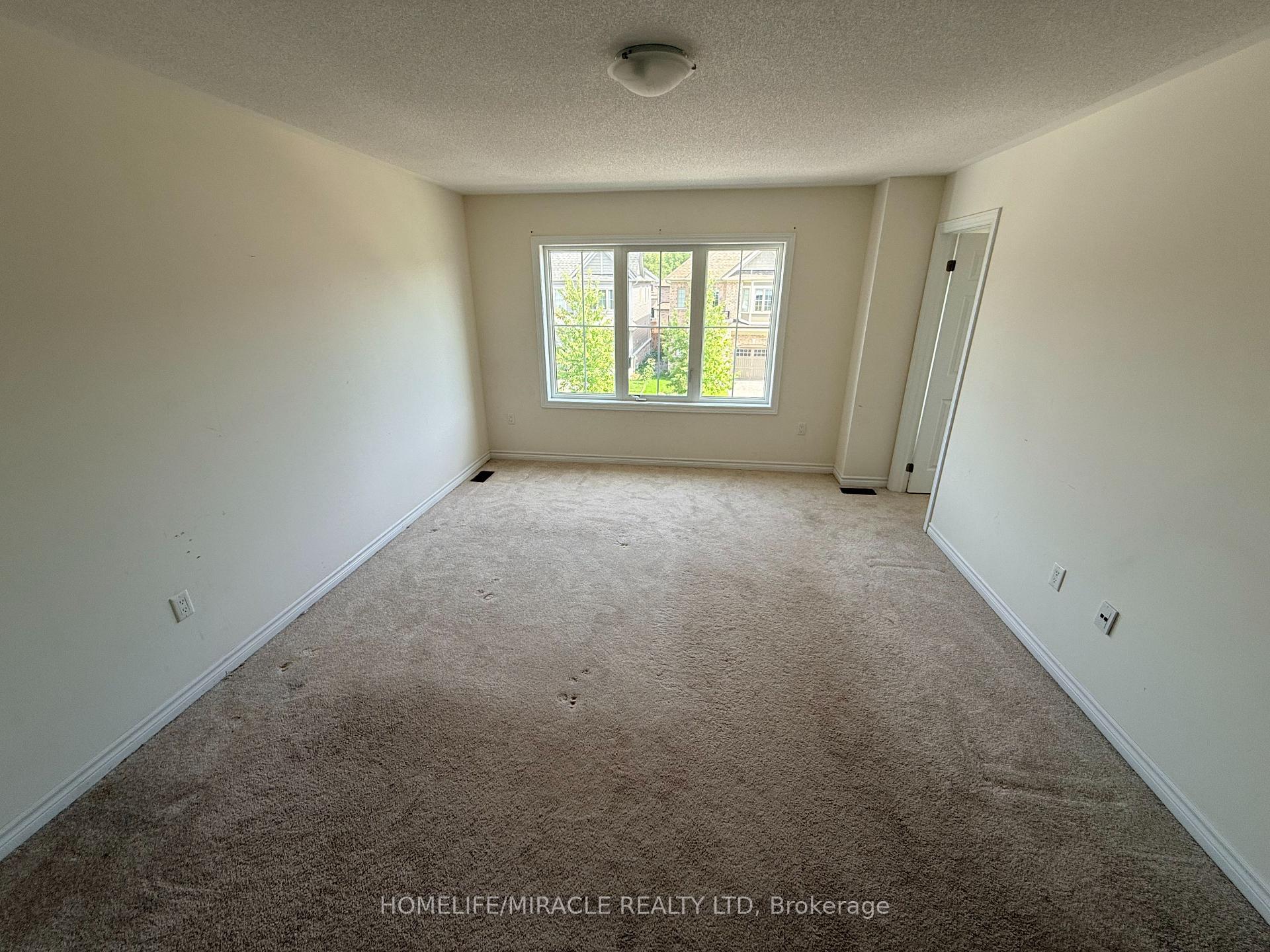 Photo 28 of 42 Arthur Mclaughlin Street, Clarington, Bowmanville — HOMEH
