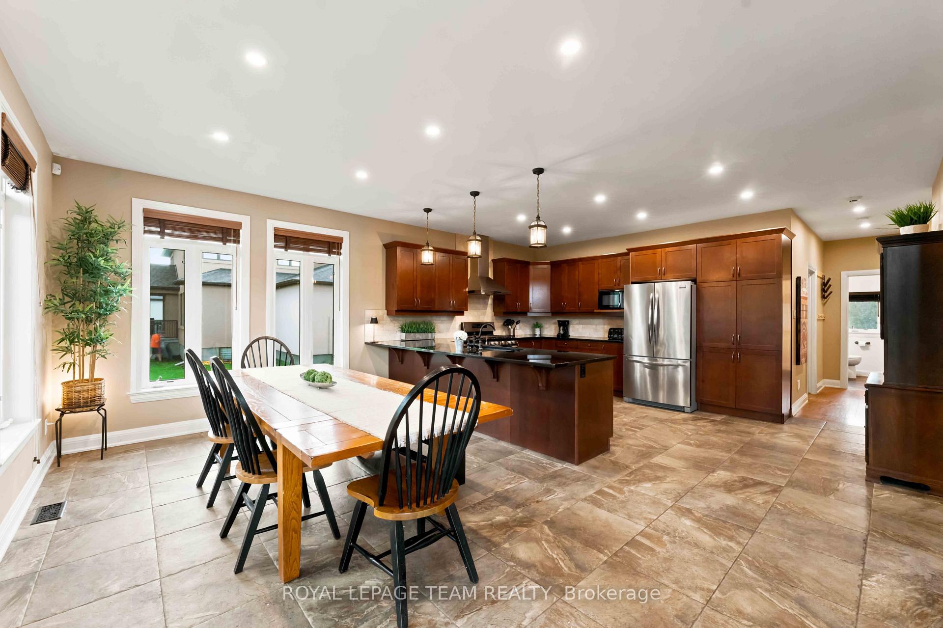Photo 11 of 1801 Cedarlakes Way, Ottawa, Greely — HOMEH