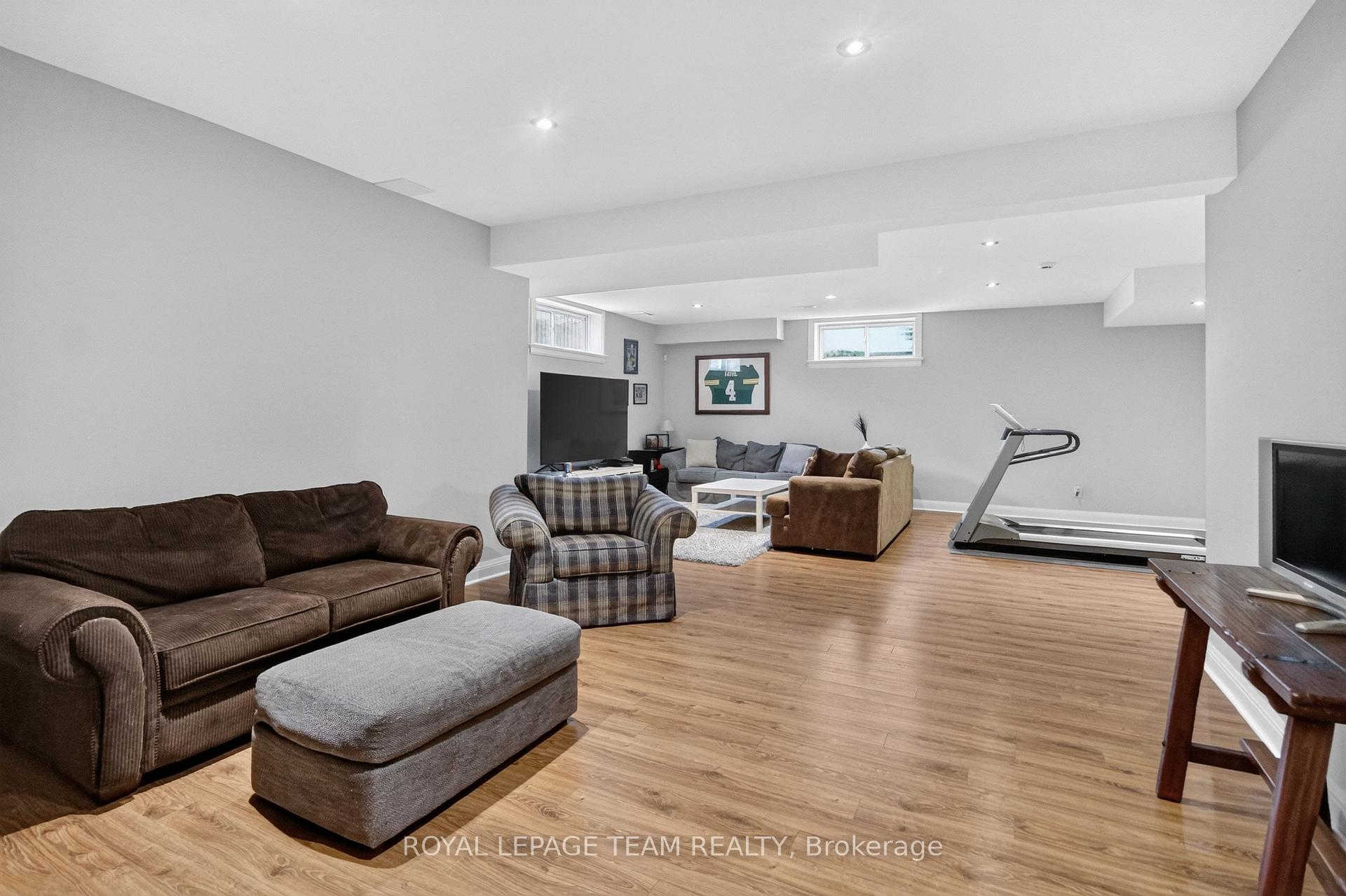 Photo 32 of 1801 Cedarlakes Way, Ottawa, Greely — HOMEH