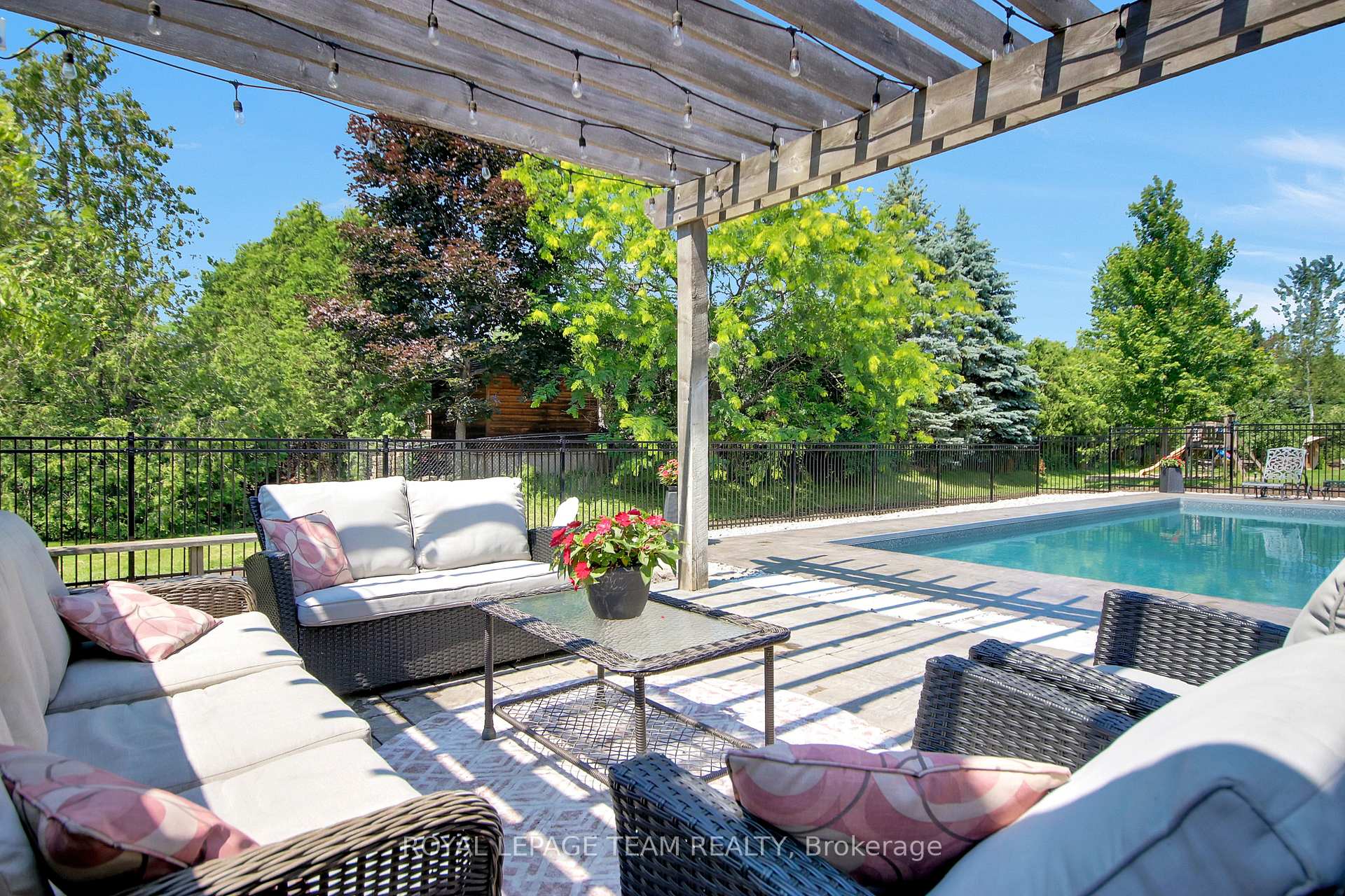 Photo 45 of 1801 Cedarlakes Way, Ottawa, Greely — HOMEH