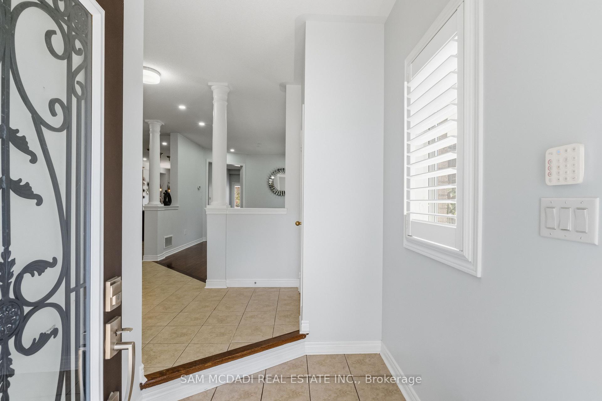 Photo 2 of 5604 Doctor Peddle Crescent, Mississauga, Churchill Meadows — HOMEH