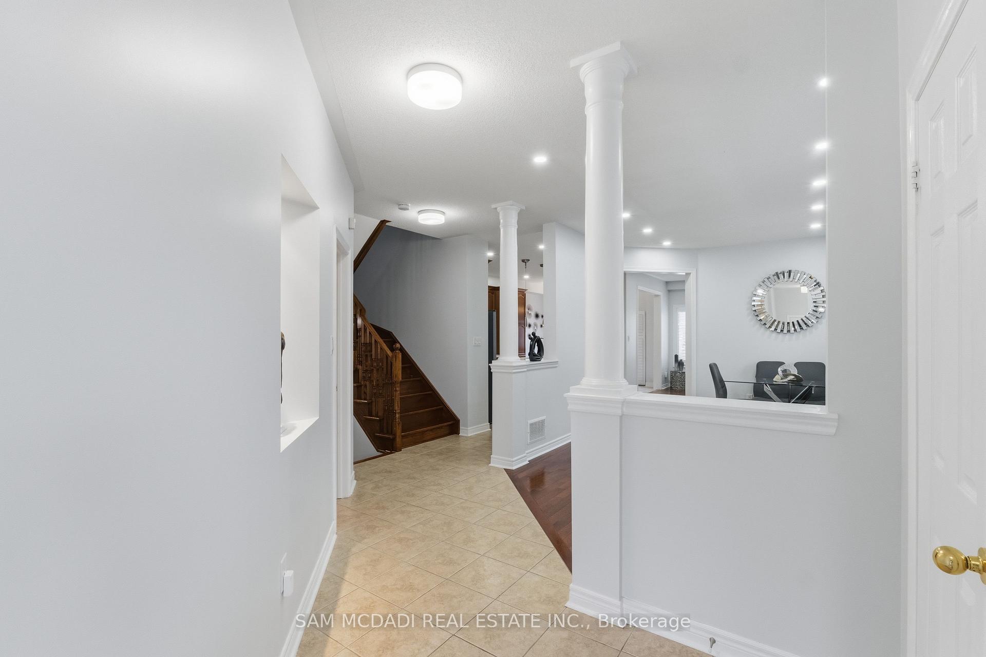 Photo 3 of 5604 Doctor Peddle Crescent, Mississauga, Churchill Meadows — HOMEH