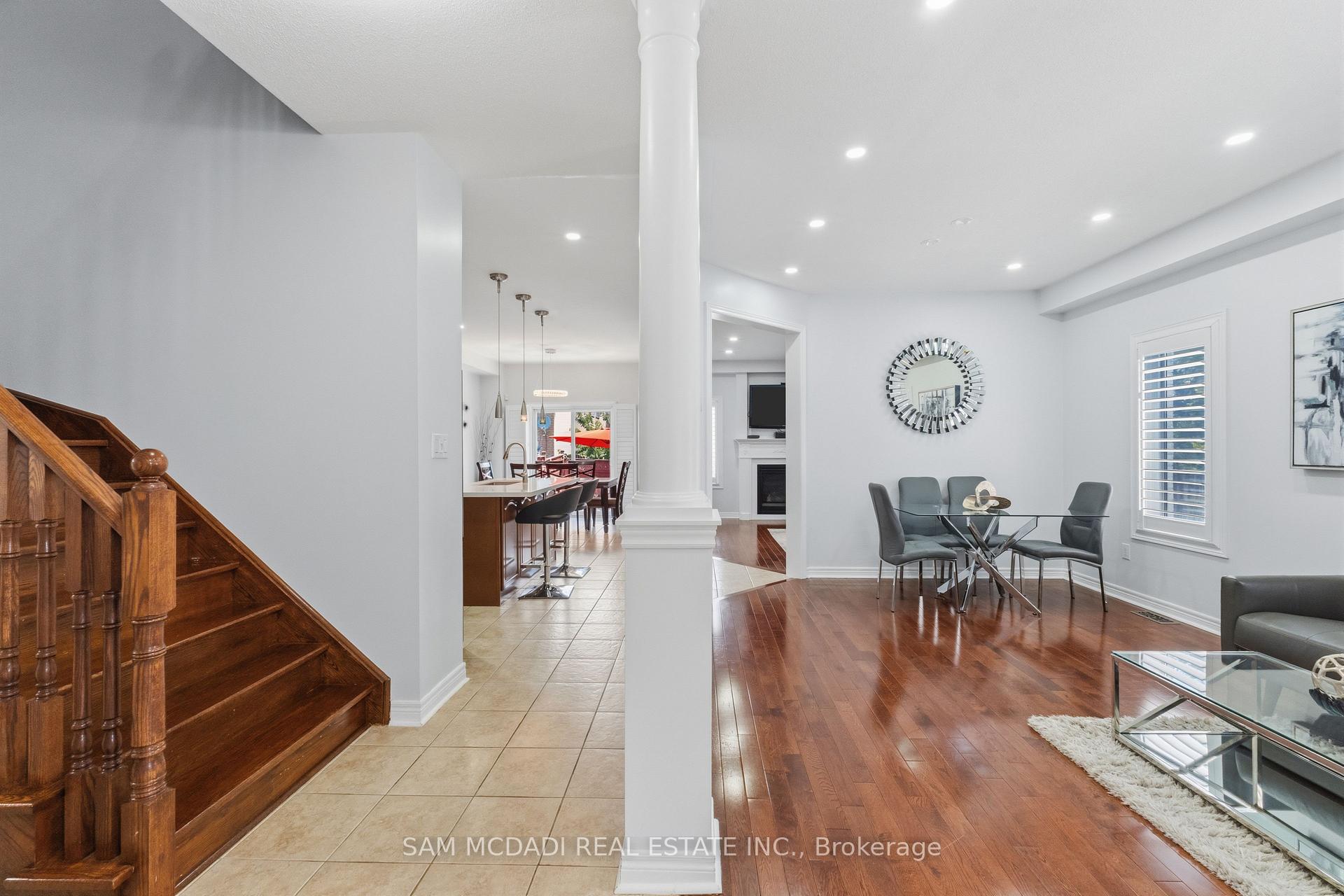 Photo 4 of 5604 Doctor Peddle Crescent, Mississauga, Churchill Meadows — HOMEH