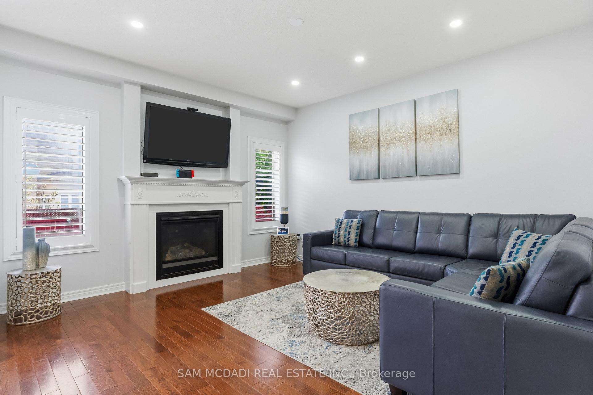 Photo 6 of 5604 Doctor Peddle Crescent, Mississauga, Churchill Meadows — HOMEH