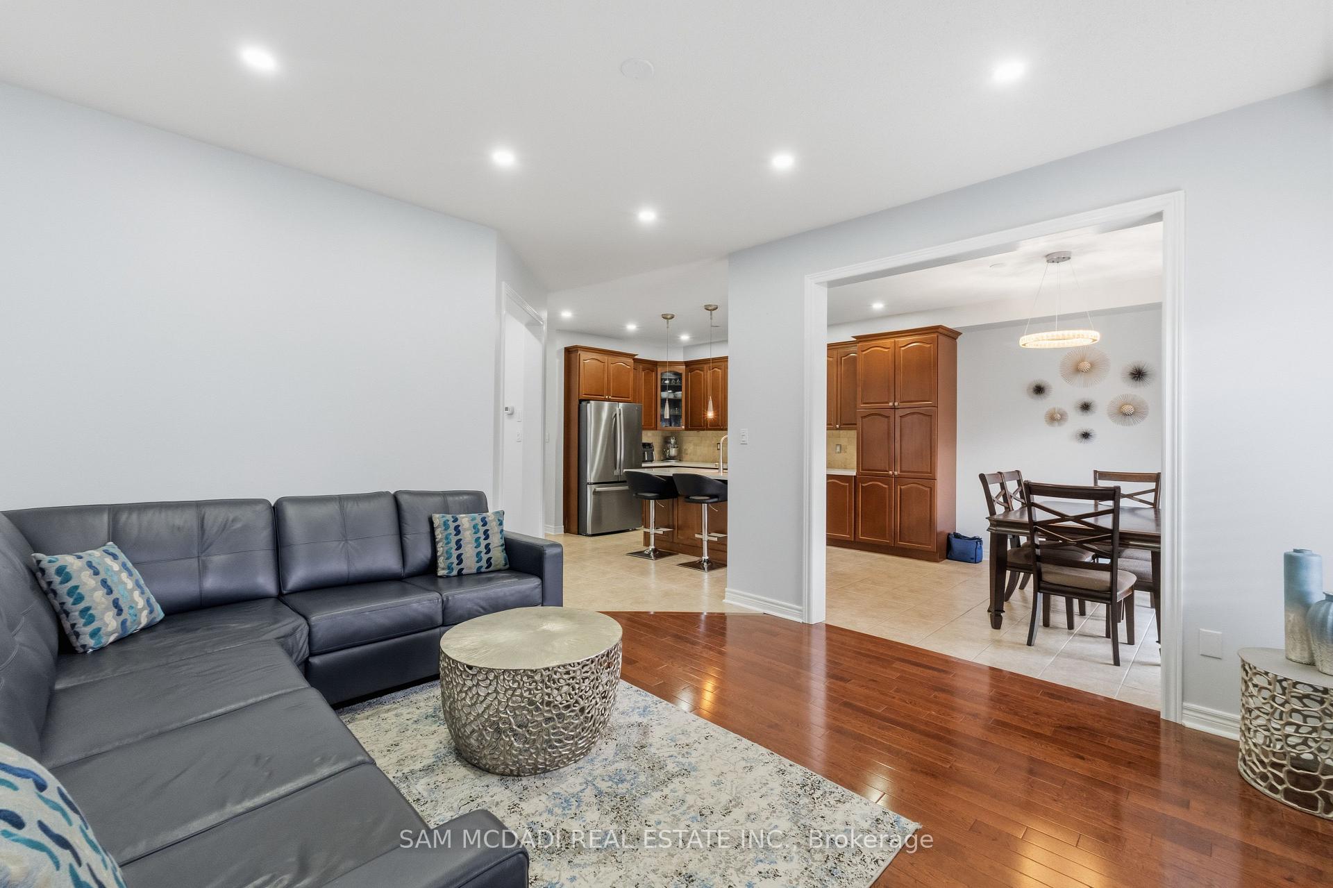 Photo 8 of 5604 Doctor Peddle Crescent, Mississauga, Churchill Meadows — HOMEH