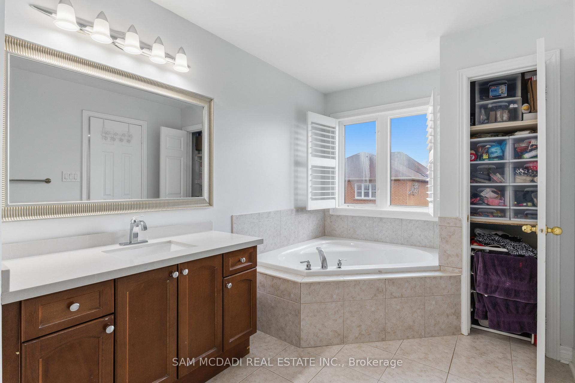 Photo 16 of 5604 Doctor Peddle Crescent, Mississauga, Churchill Meadows — HOMEH