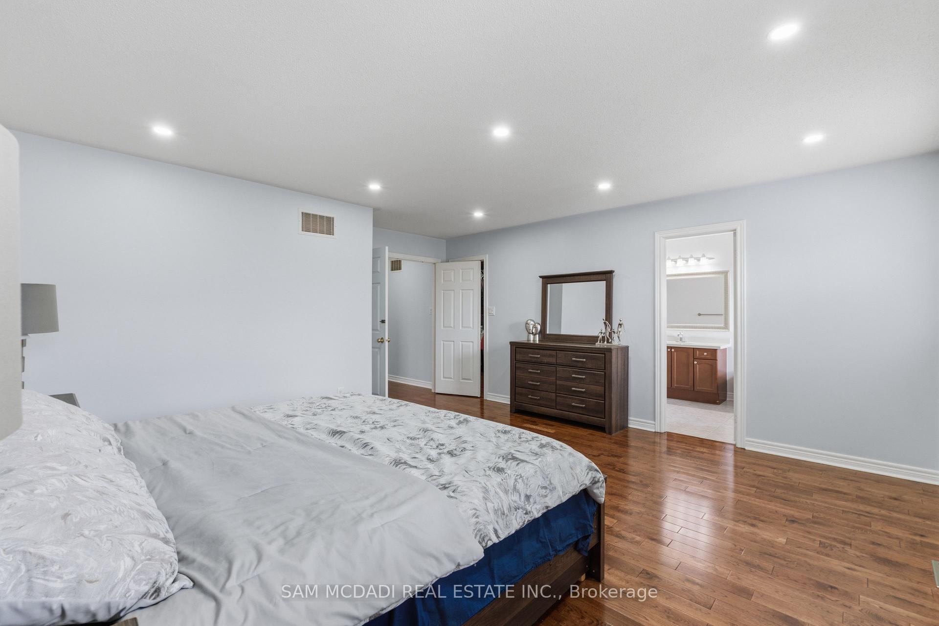 Photo 18 of 5604 Doctor Peddle Crescent, Mississauga, Churchill Meadows — HOMEH