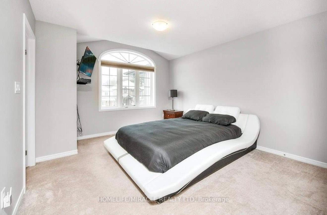 Photo 5 of 132 Maitland Street, Kitchener, Huron Park — HOMEH