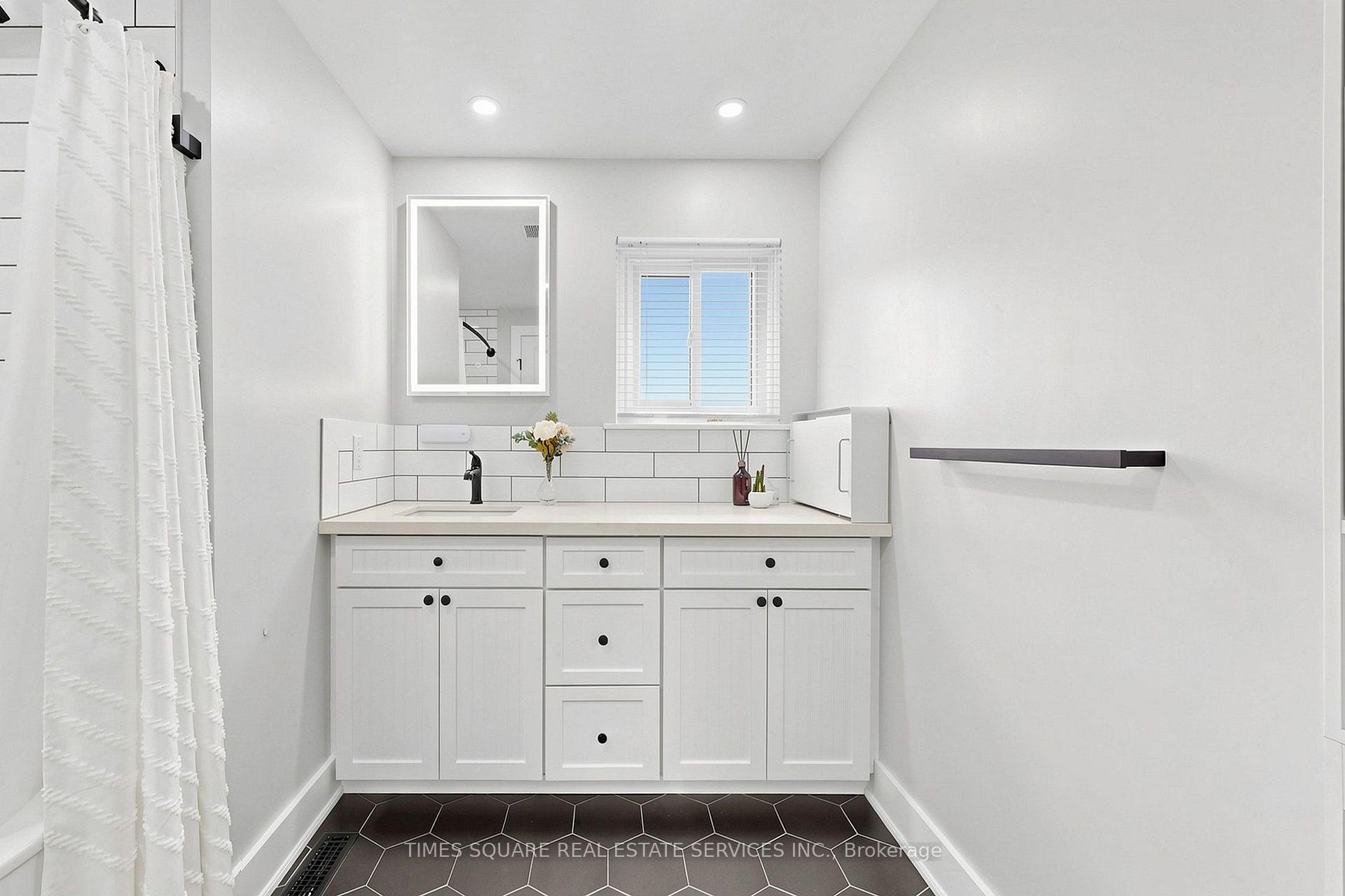 Photo 58 of 1493 Clinton Court, Burlington, Palmer — HOMEH