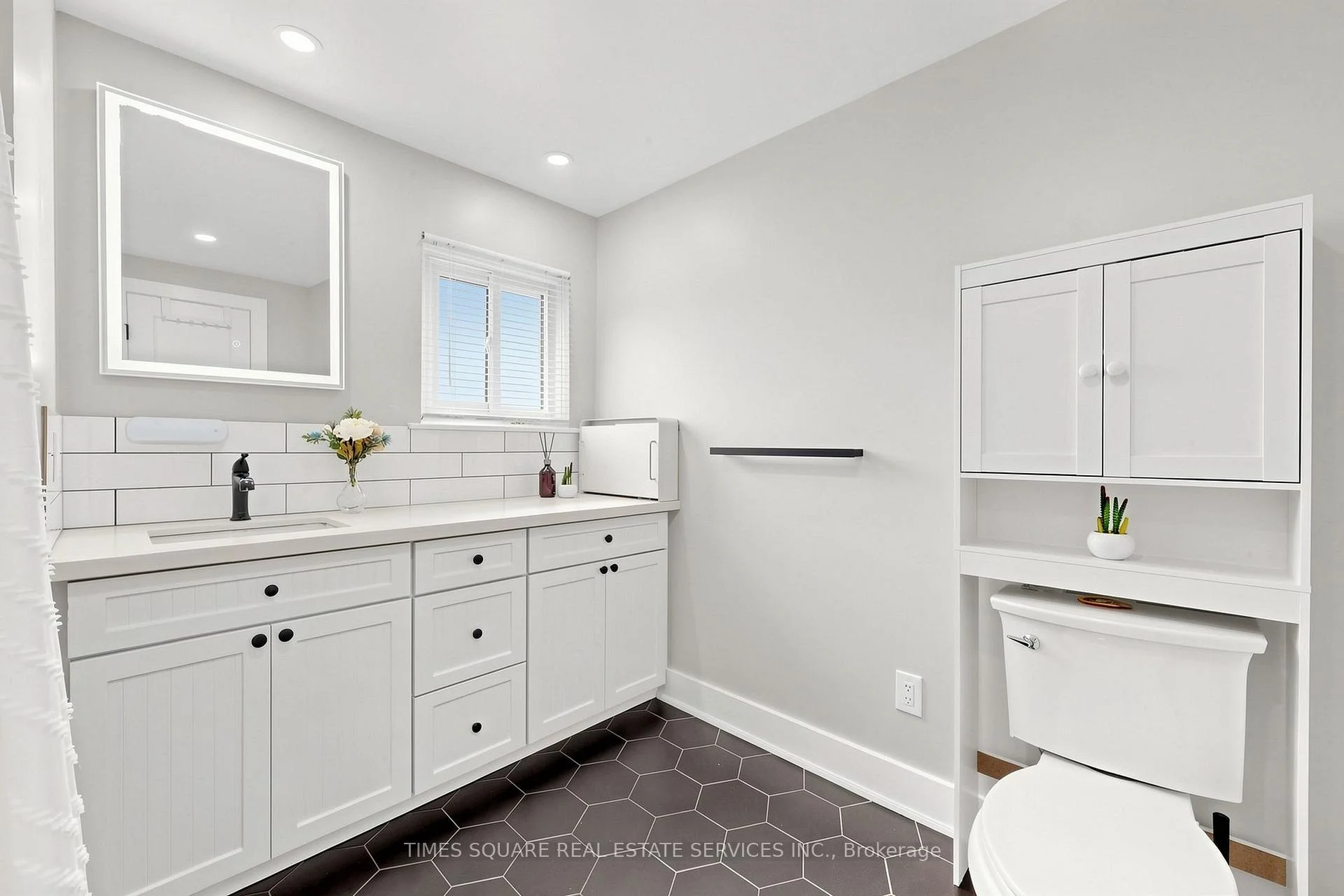 Photo 59 of 1493 Clinton Court, Burlington, Palmer — HOMEH
